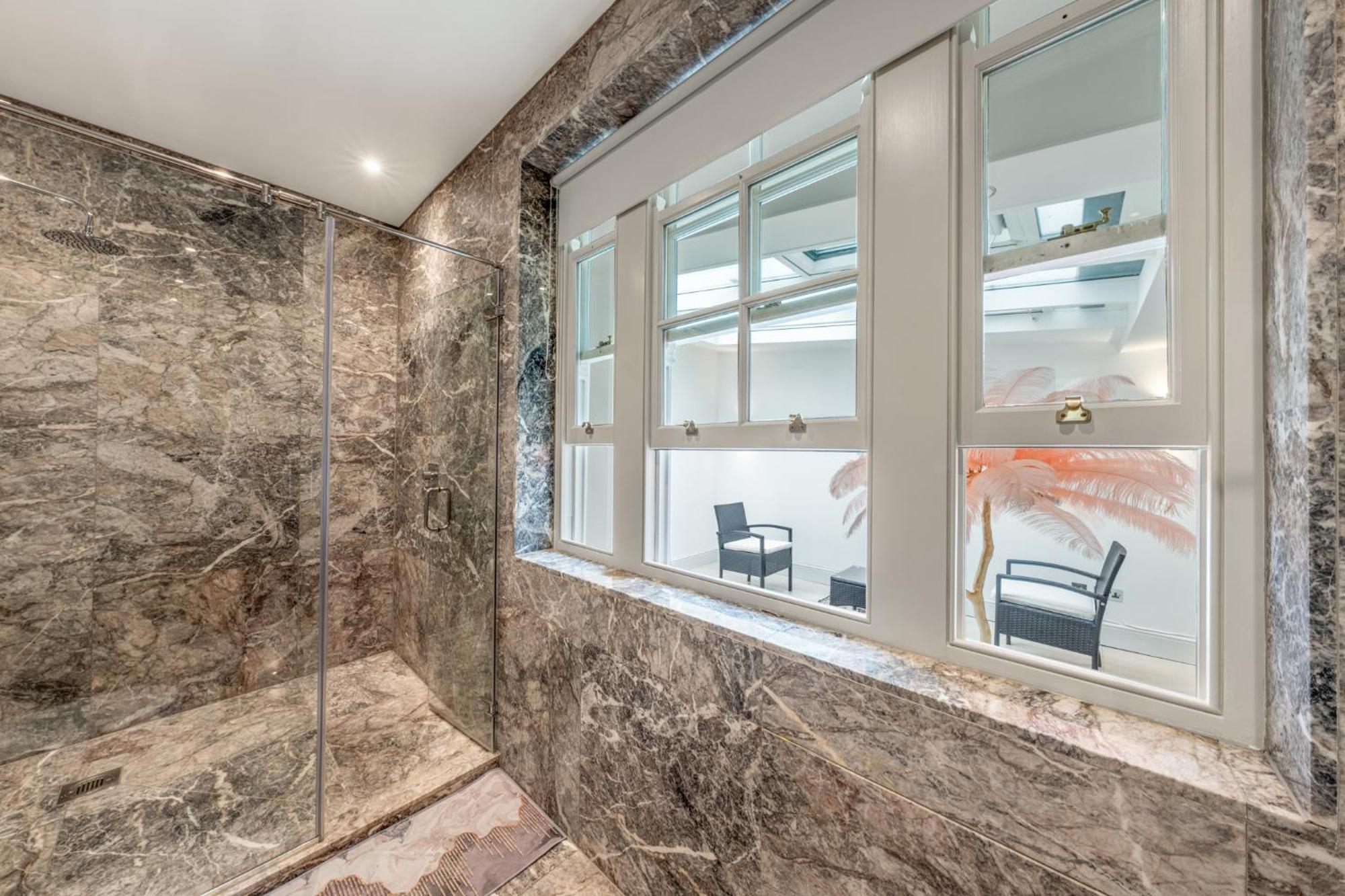 250 Sqm Mega Mansion Londres